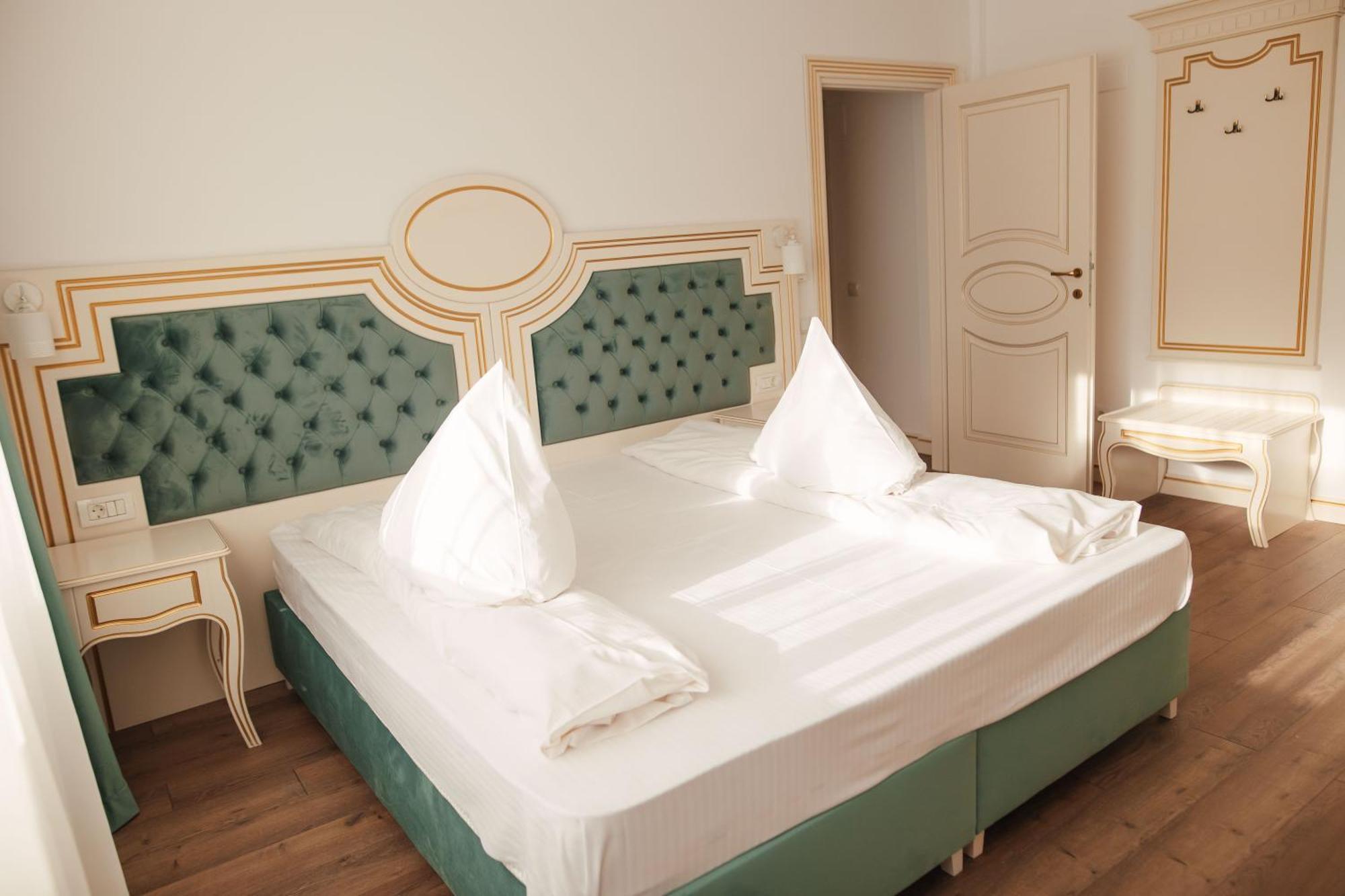 Hotel Miruna Simbata de Sus Ngoại thất bức ảnh