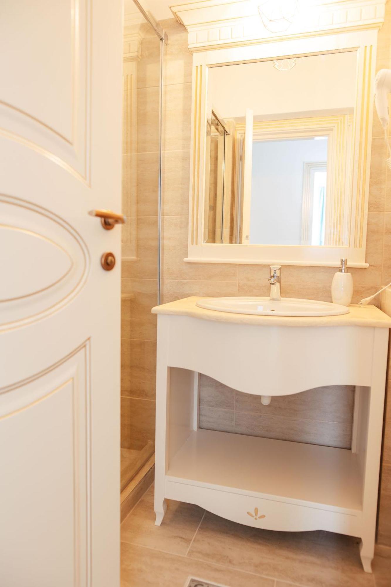 Hotel Miruna Simbata de Sus Ngoại thất bức ảnh